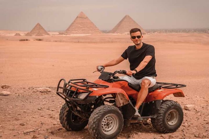 {"en":"Quad Biking Desert Safari around the Pyramids"}